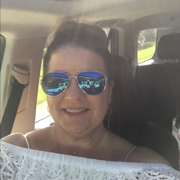 Meet your Posher, Michelle - Picture 3 of 4